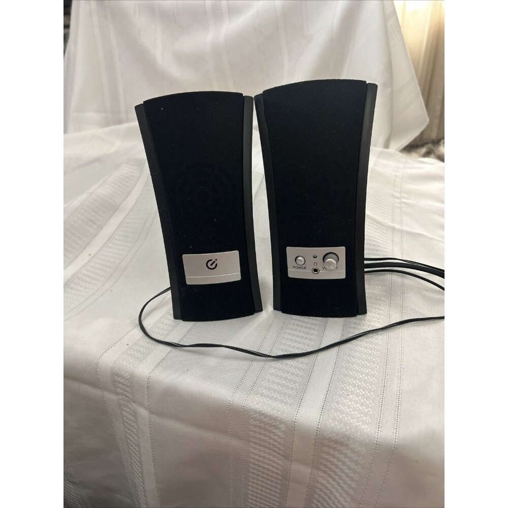 Computer Speakers (Pair). Wired. Works Good. Approx 7.5” Tall Black felt front